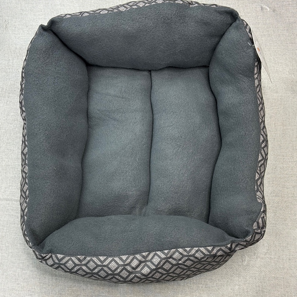 Stylish Gray Pet Small Bed with Geometric Design